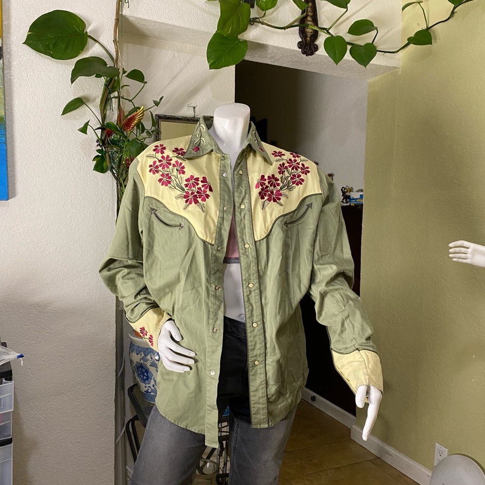 Long sleeves embroidered second hand